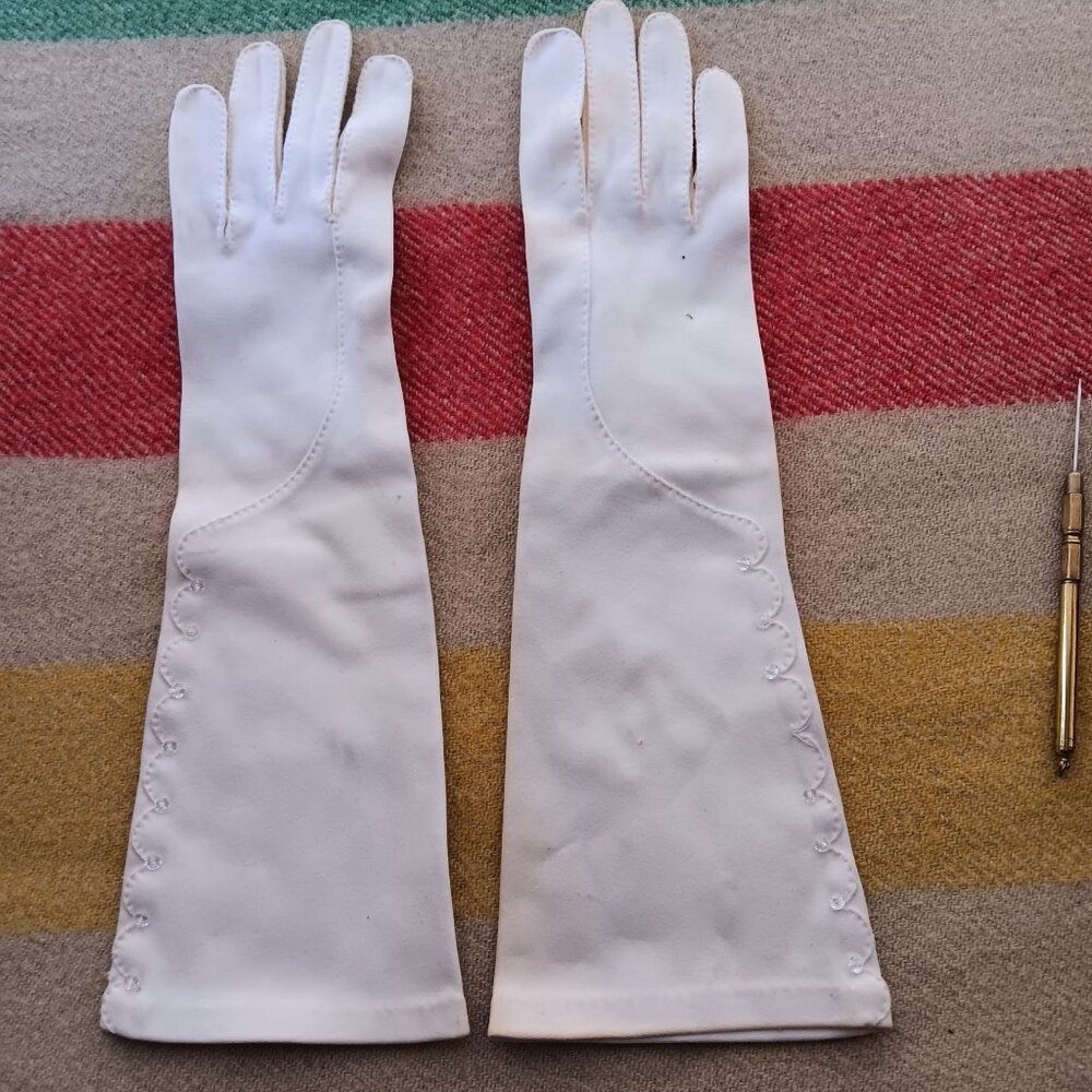 Vintage 6.5 Grandee White Cotton Opera Glam Marylin Gloves 1960's